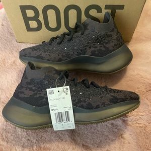 ✨NWT✨Yeezy Boost 380 Onyx